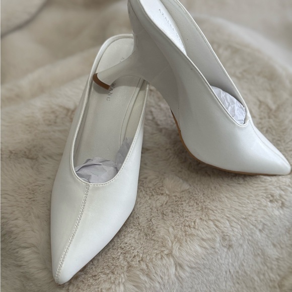Elegant White Women's Mules - Picture 1 of 5